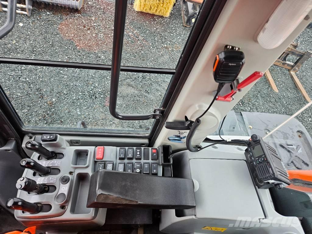 Hitachi ZW 180-6 Kolesové nakladače