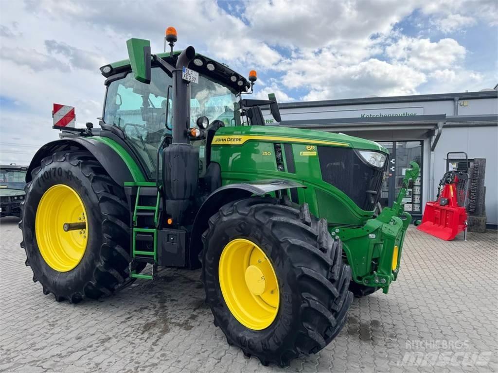 John Deere 6R 250 Traktory