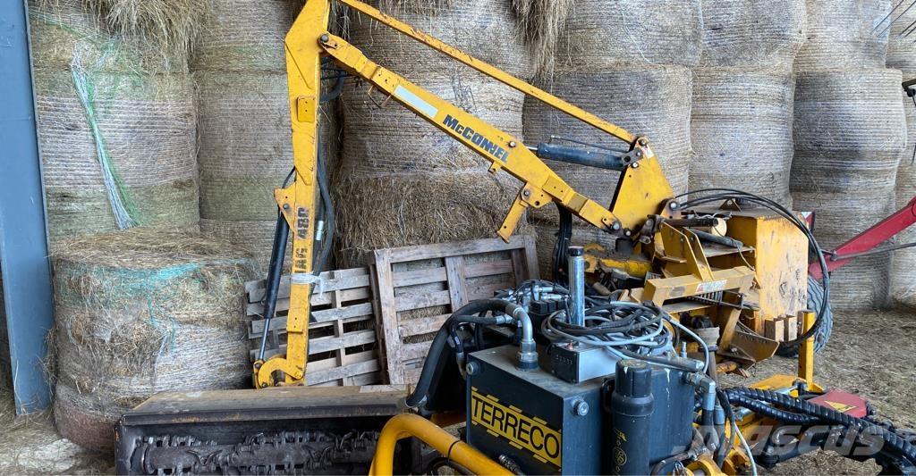 McConnel MAG 480 Kosačky namontované a ťahané