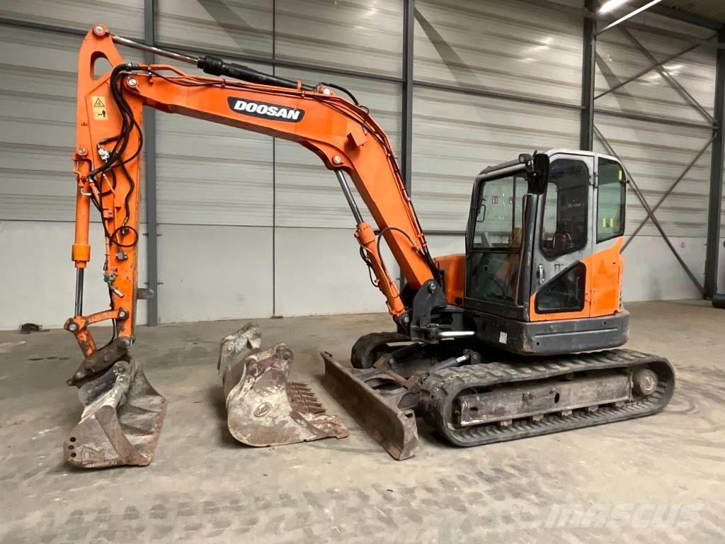 Doosan DX 80 R Midi rýpadlá 7 t - 12 t