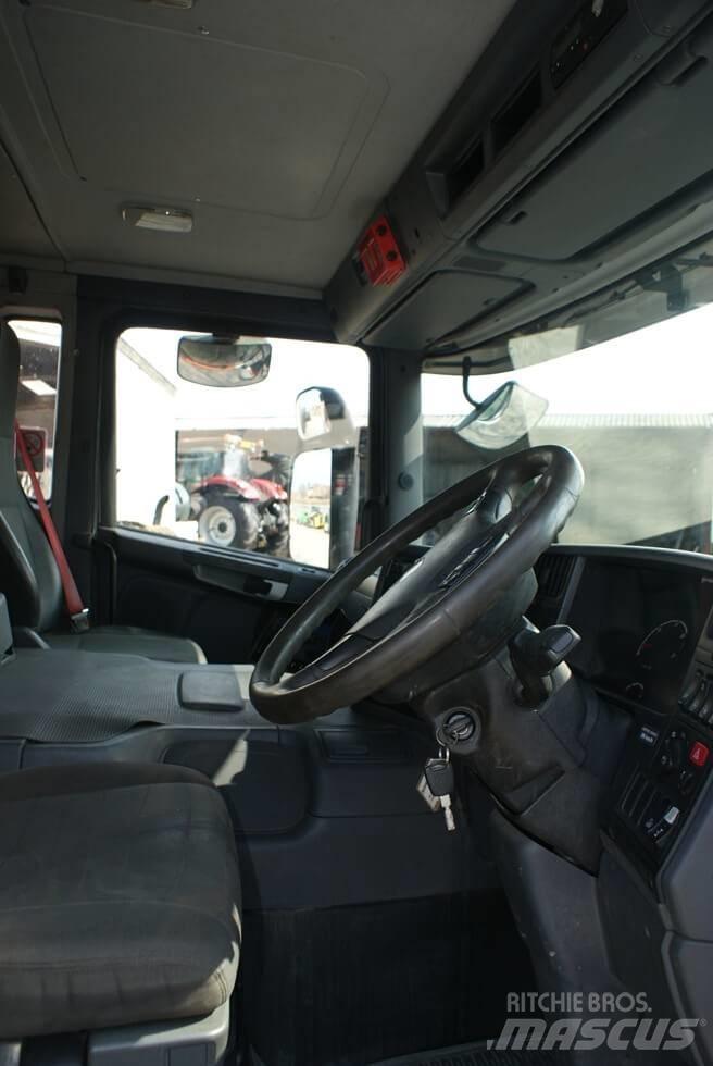 Scania P 360 CB Valník s navijakom