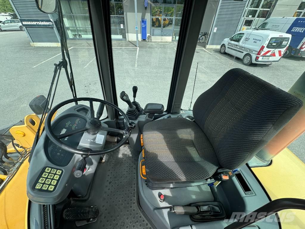Volvo L 30 B Kolesové nakladače