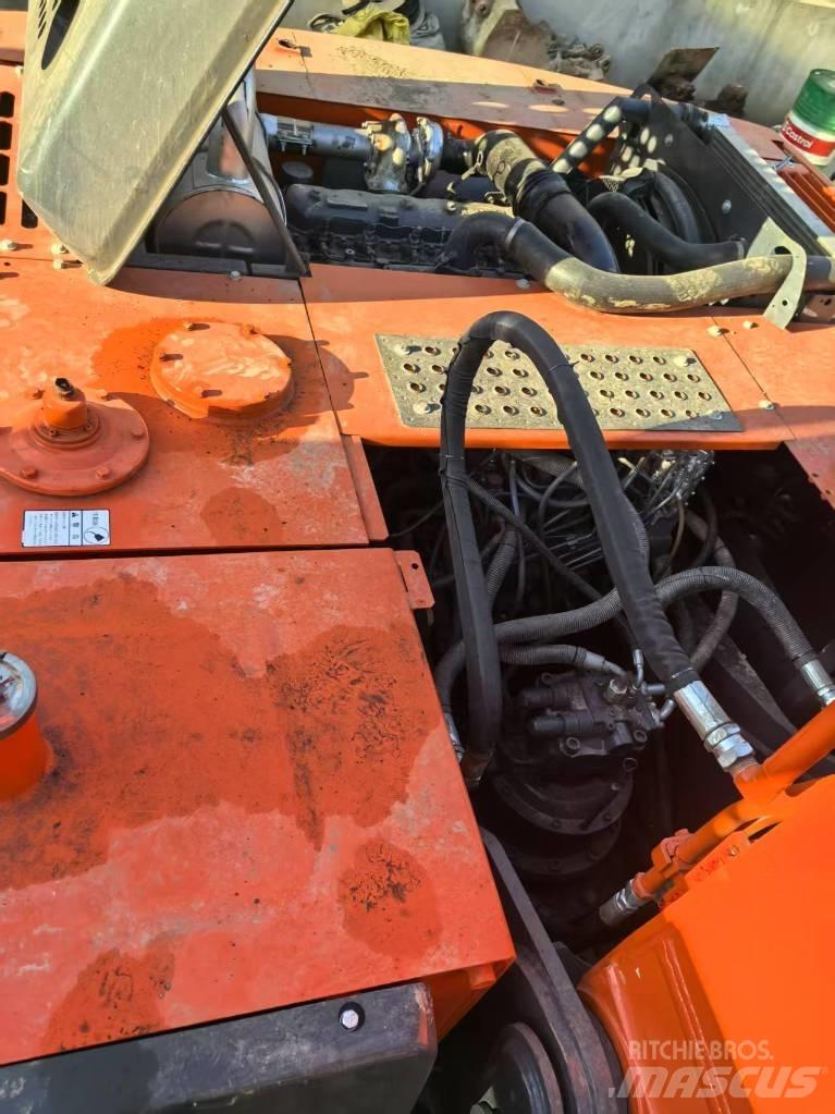 Hitachi ZX 240-3 Pásové rýpadlá