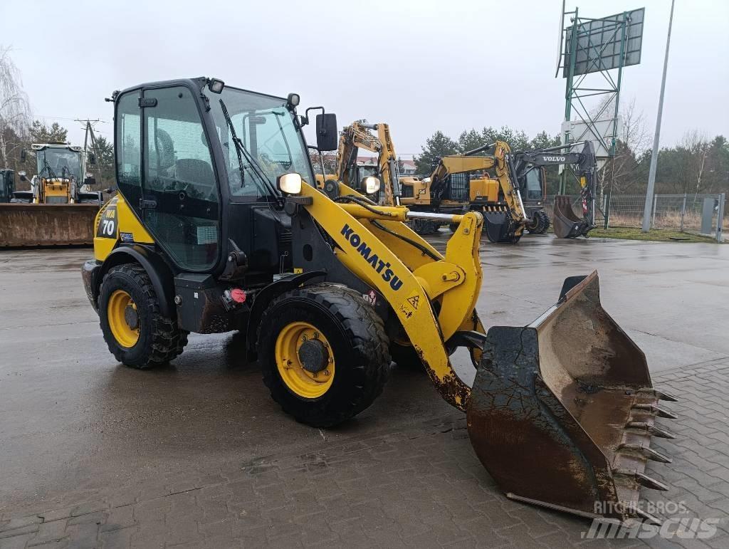 Komatsu WA70-7 Kolesové nakladače