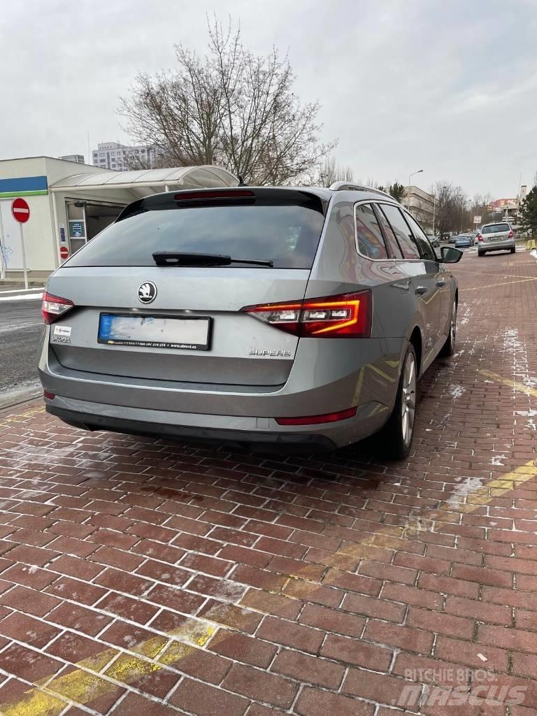 Skoda Superb Automobily