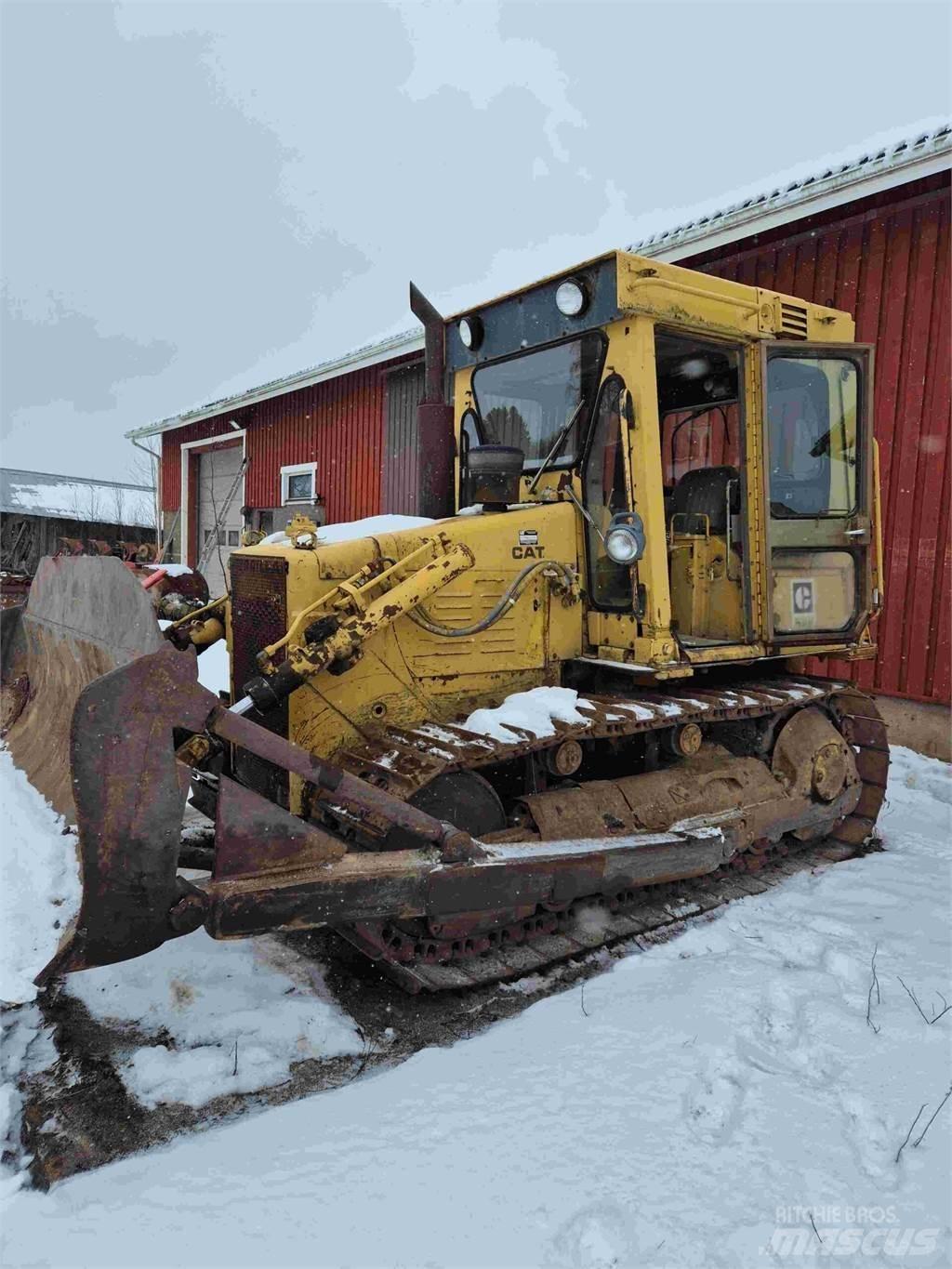 CAT D4E Pásové dozéry