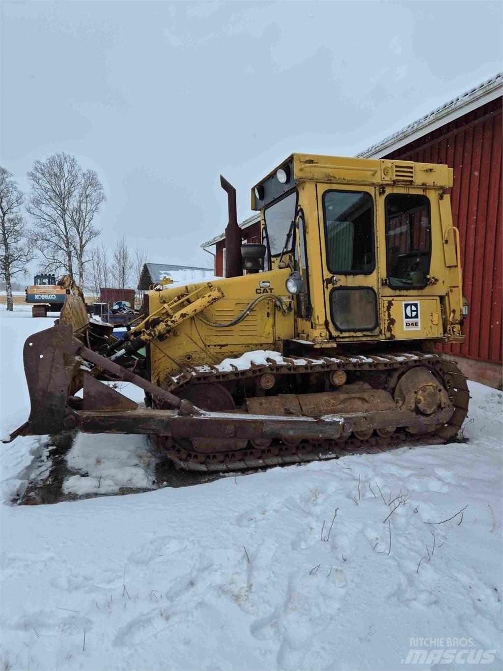 CAT D4E Pásové dozéry