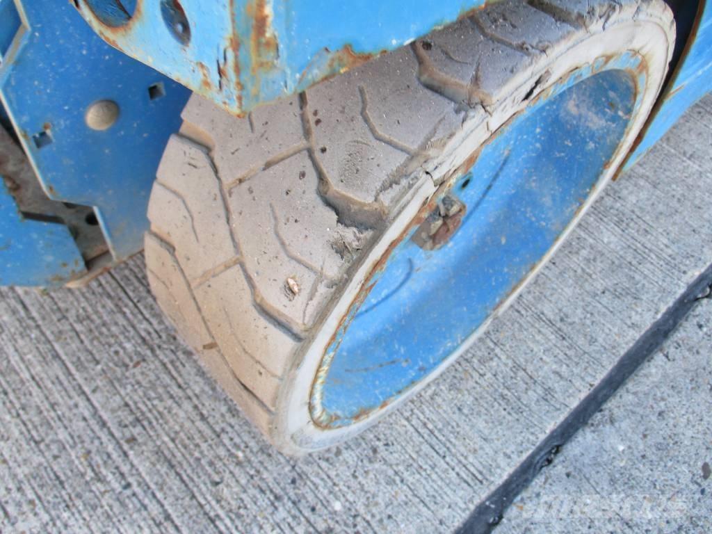 Genie GS 2632 (059) Nožnicové zdvíhacie plošiny