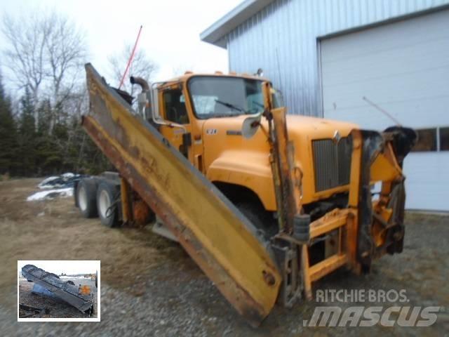 International 5500 i Snežné pluhy, predné snežné radlice