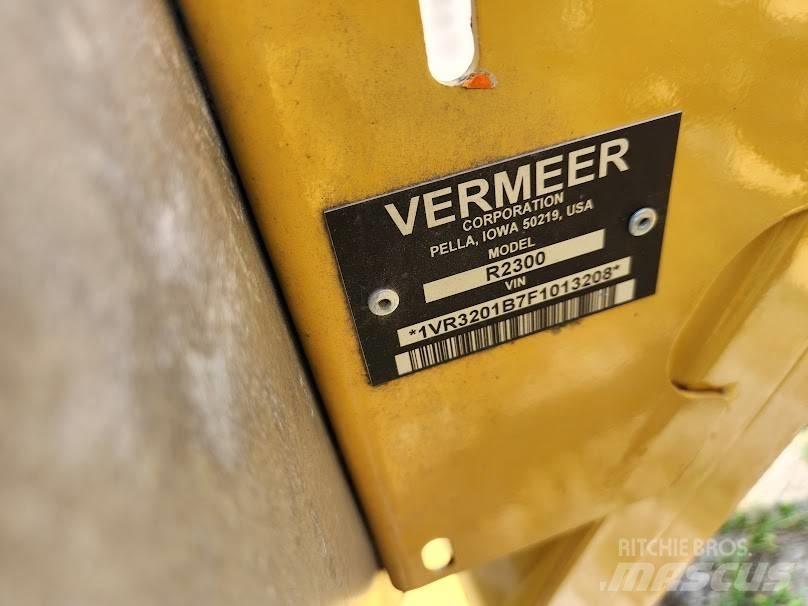 Vermeer R2300 Obracače a zhrabovače sena