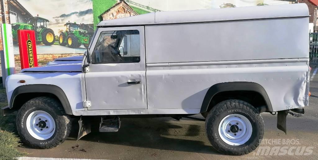 Land Rover Defender Automobily