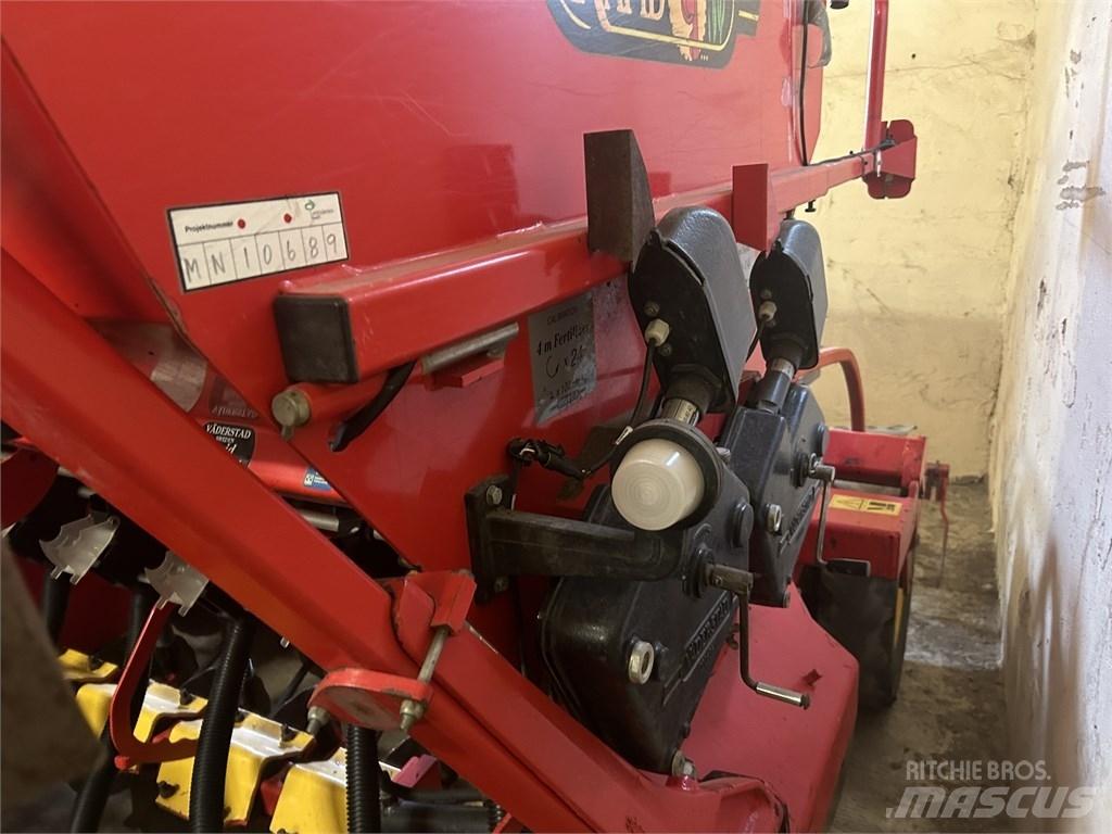 Väderstad Rapid400C Mechanické sejačky