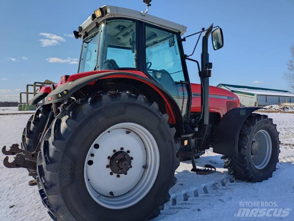  MasseyFergyson 8240 Traktory