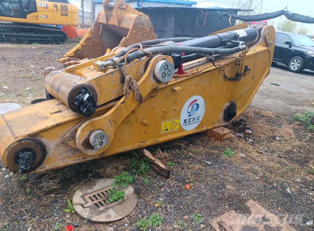 CAT 395 Pásové rýpadlá