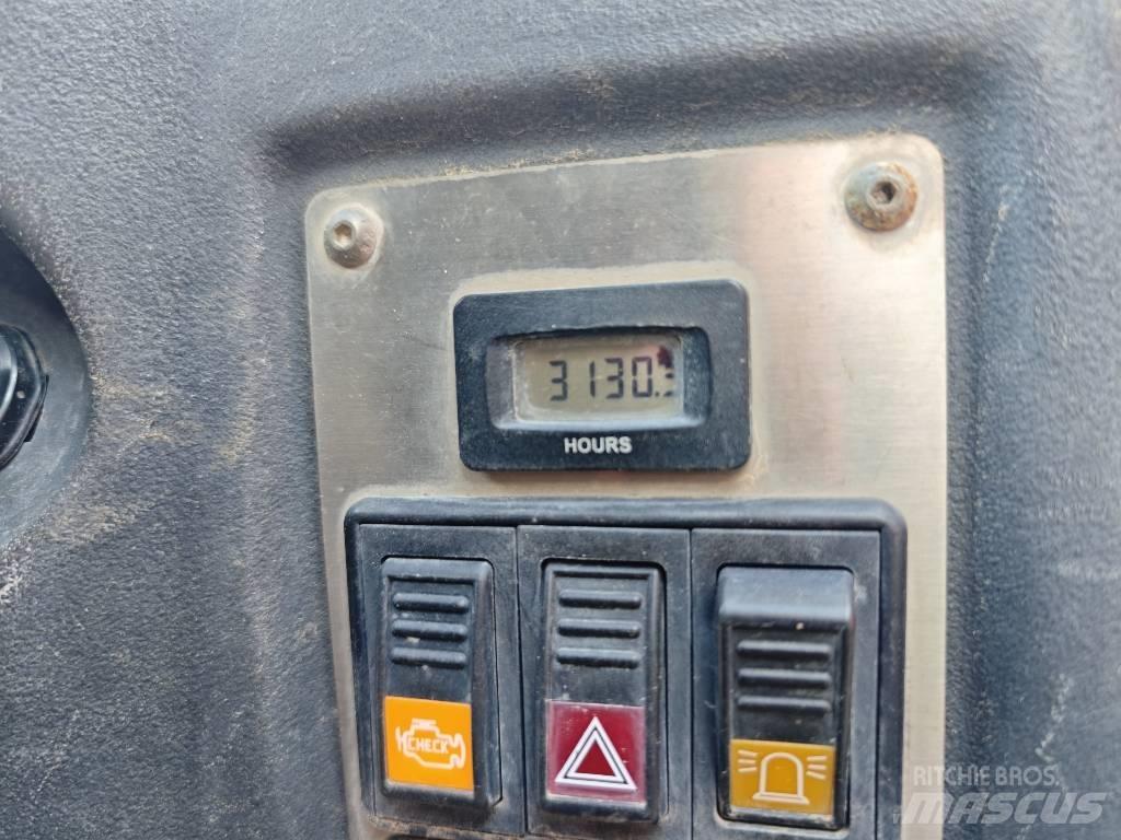 Ausa D 600 APG Stavebné sklápače
