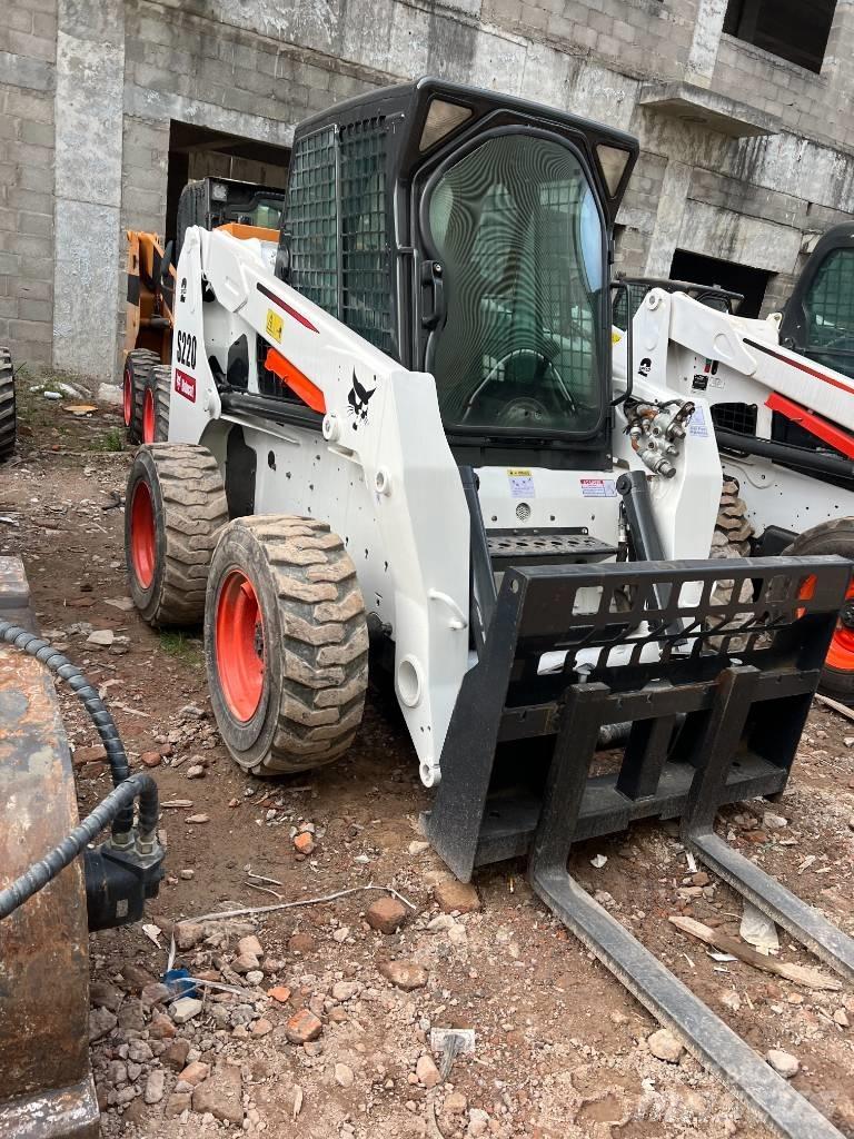 Bobcat S220 Šmykom riadené nakladače