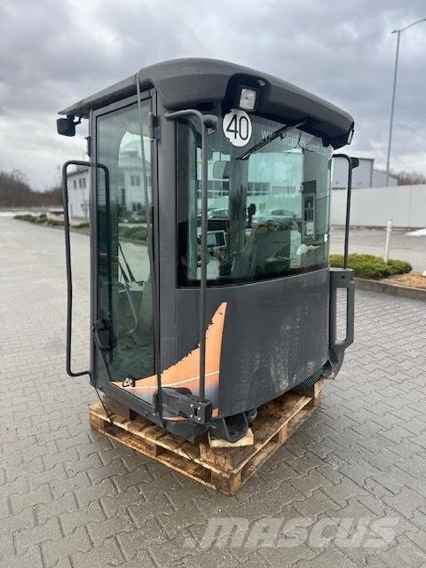 CASE 721 F USED CAB Kabíny a interiér