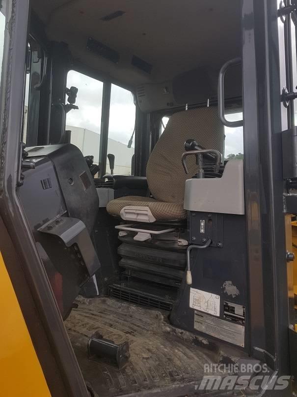 Komatsu D 51 EX-22 Pásové dozéry