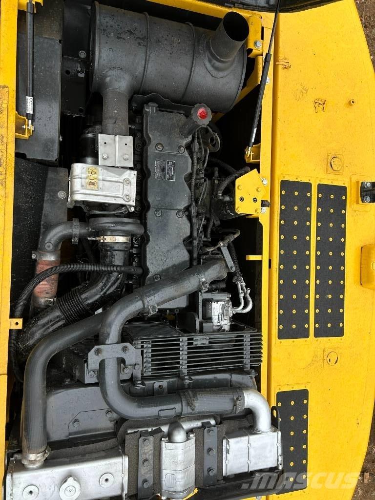 Komatsu 240-8 Pásové rýpadlá