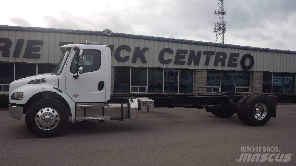 Freightliner M2 106 Nákladné vozidlá bez nadstavby