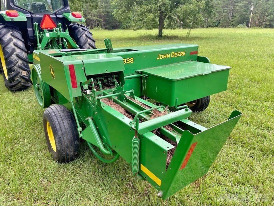 John Deere 338 Baler Lisy na hranaté balíky