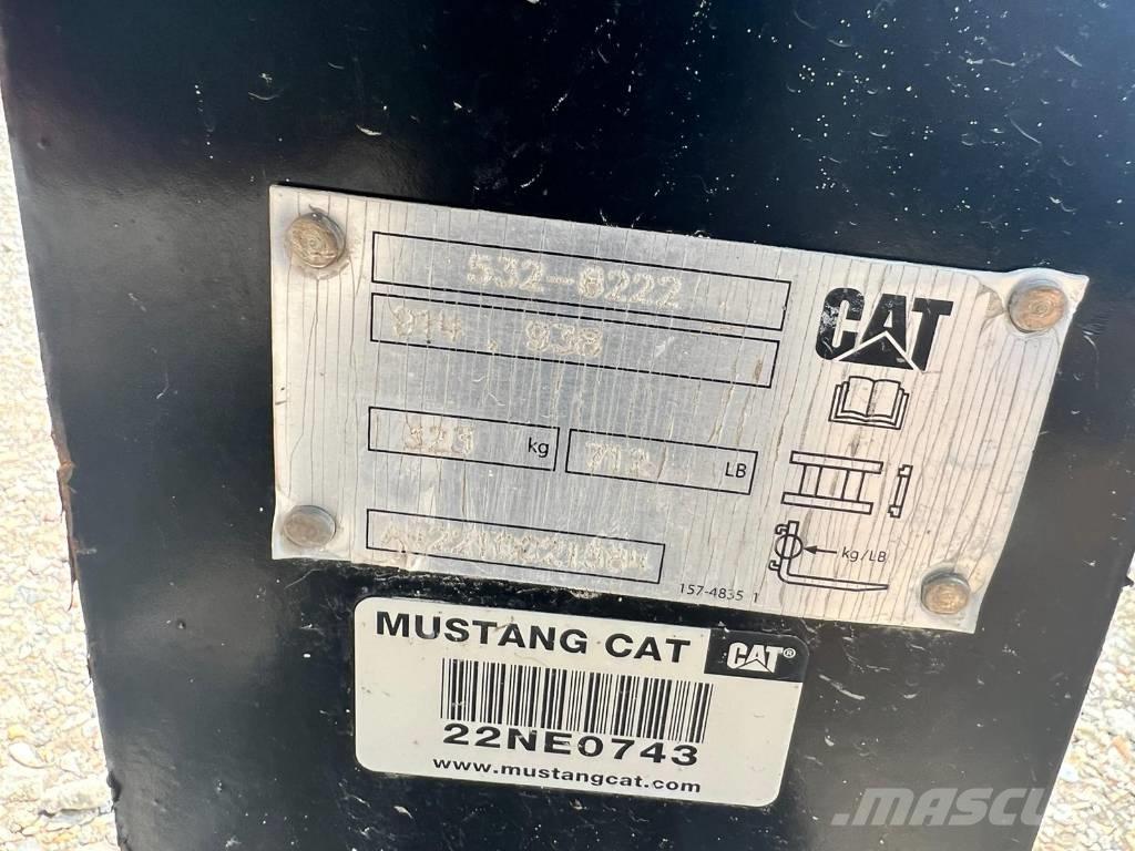 CAT Forks Kolesové nakladače