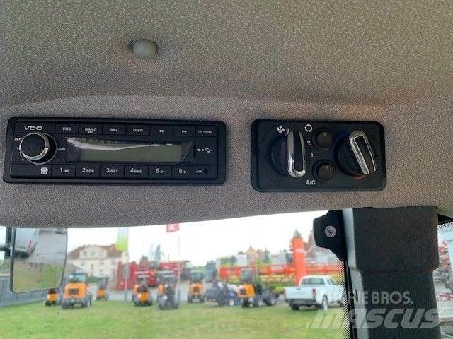 GiANT G5000 Tele Kolesové nakladače