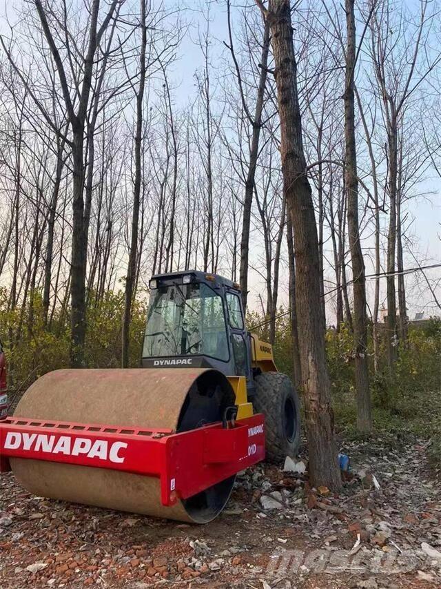 Dynapac CA301 Ťahačové valce