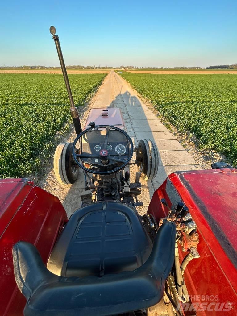 Massey Ferguson 240 Traktory