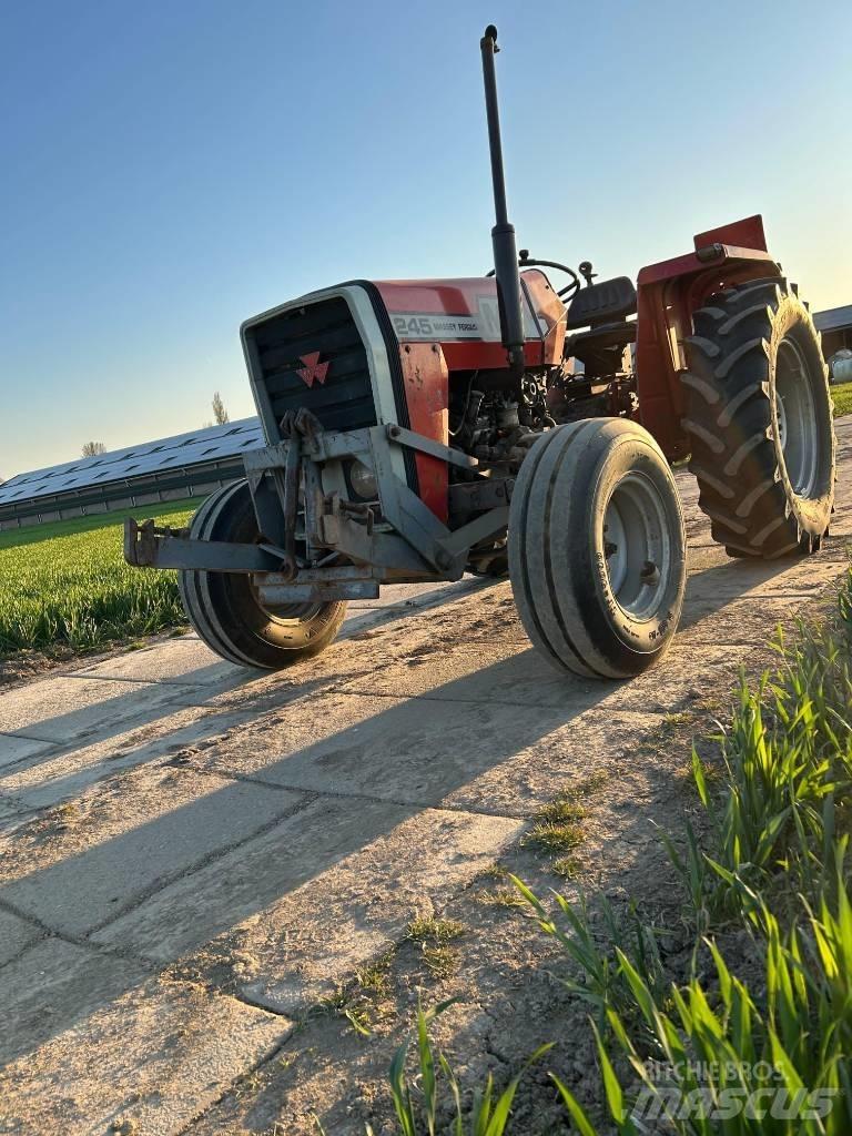 Massey Ferguson 240 Traktory