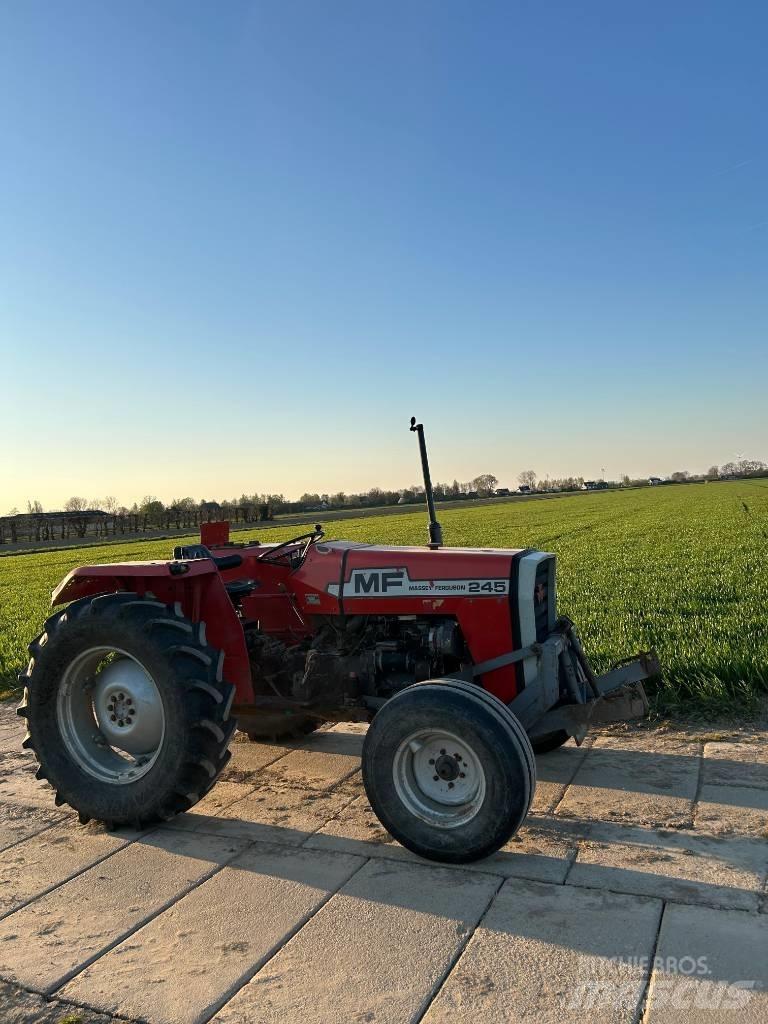 Massey Ferguson 240 Traktory