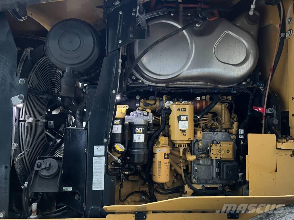 CAT 930M Kolesové nakladače