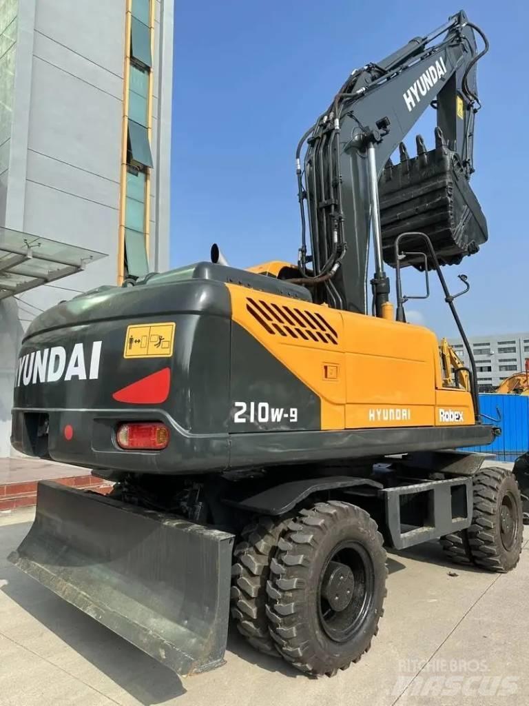 Hyundai R210W-9 Kolesové rýpadlá