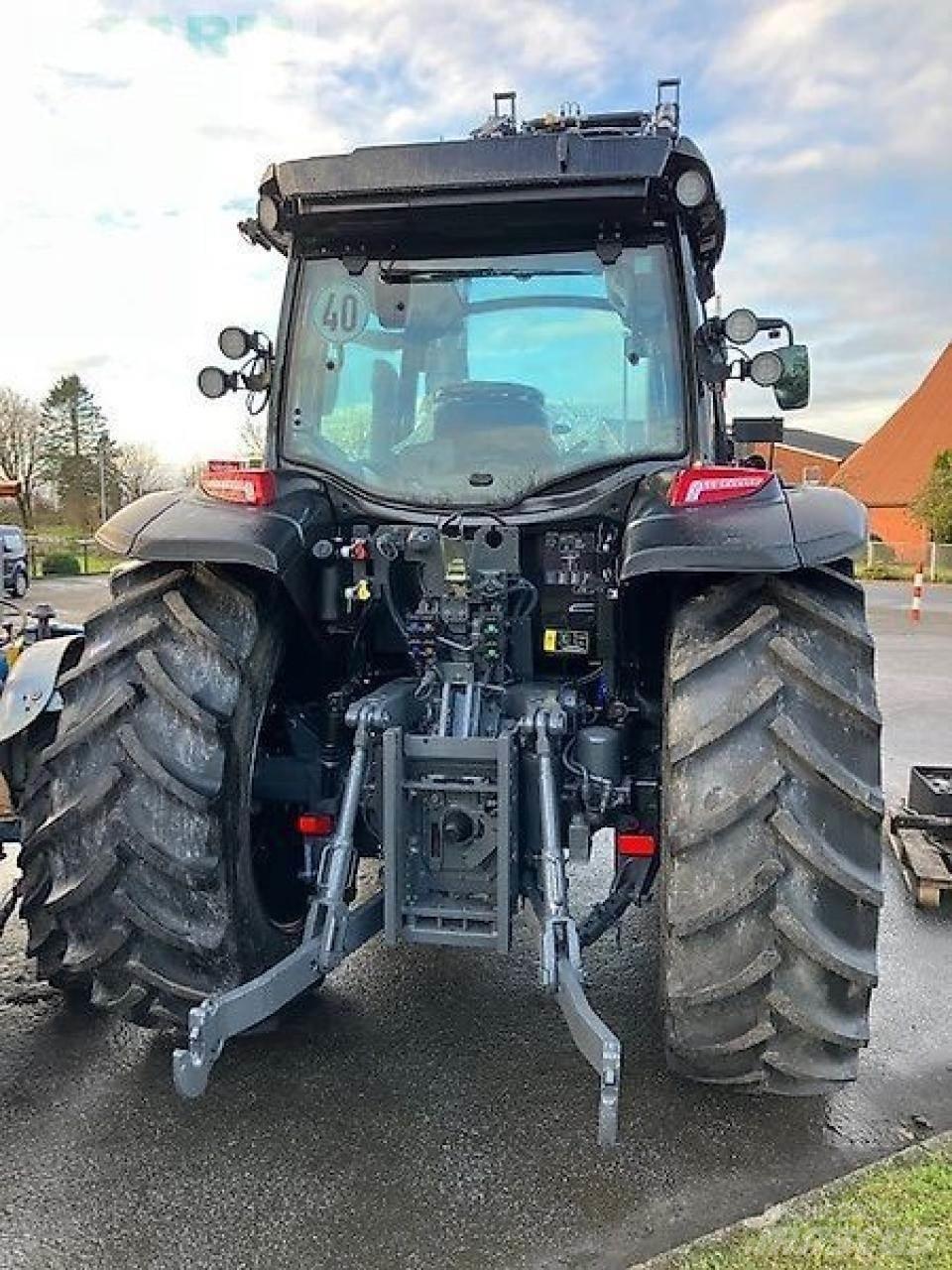 Valtra g135a Traktory