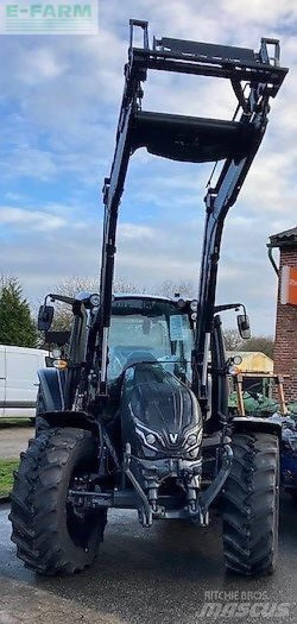 Valtra g135a Traktory