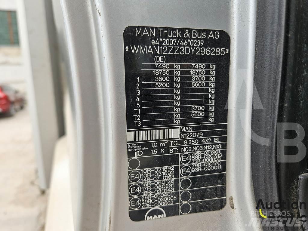 MAN TGL8.250 Nákladné vozidlá s bočnou zhrnovacou plachtou