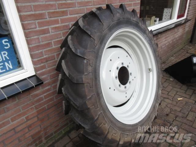 Michelin 13.6/38 Pneumatiky, kolesá a ráfiky
