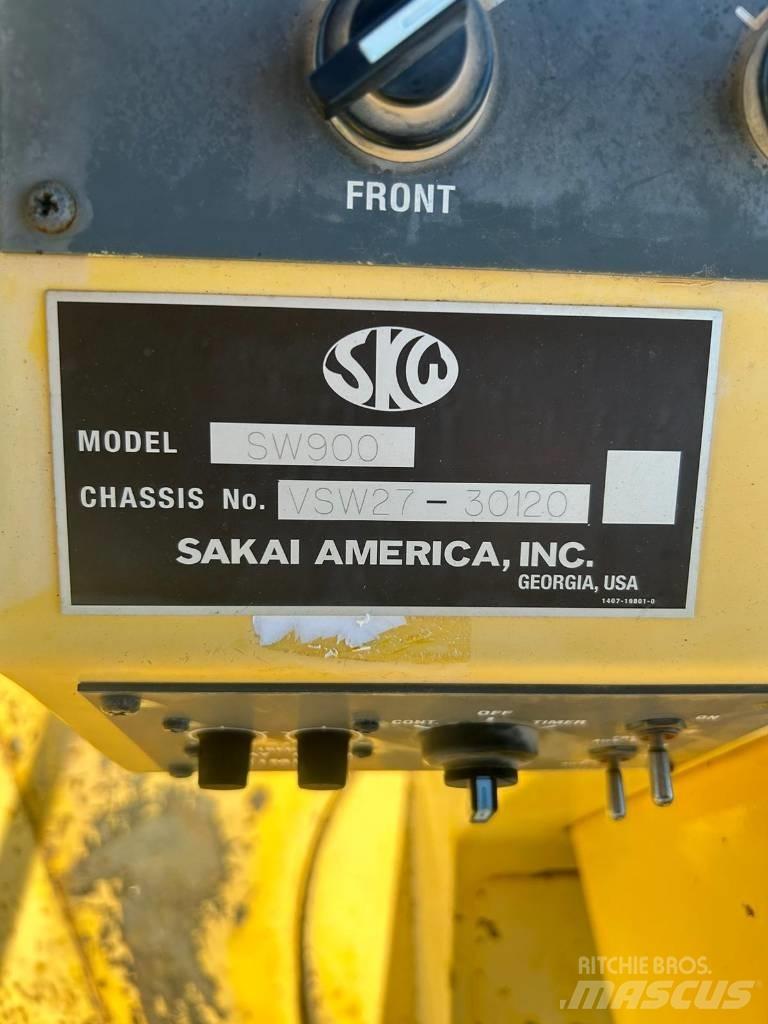 Sakai SW 900 Pneumatikové valce