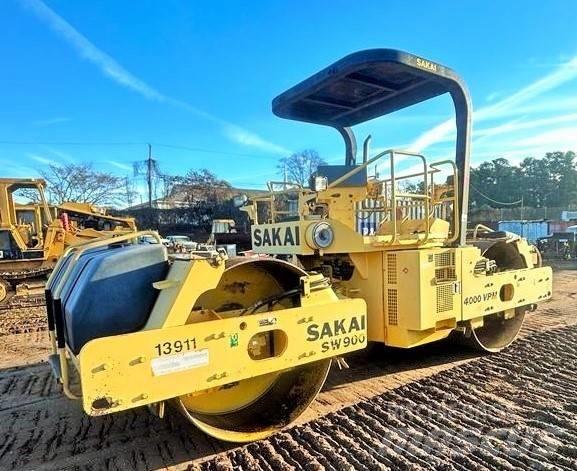 Sakai SW 900 Pneumatikové valce