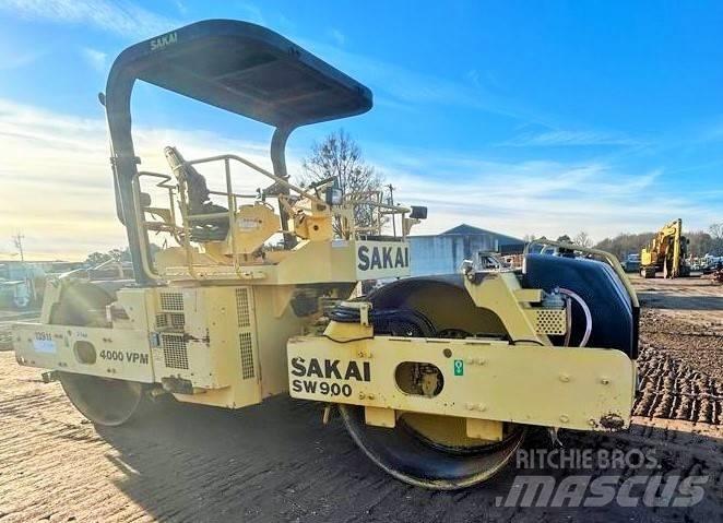 Sakai SW 900 Pneumatikové valce