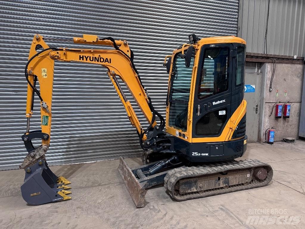 Hyundai R25Z-9 AK Mini rýpadlá < 7t