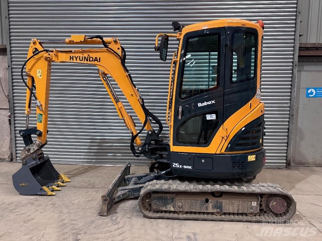 Hyundai R25Z-9 AK Mini rýpadlá < 7t