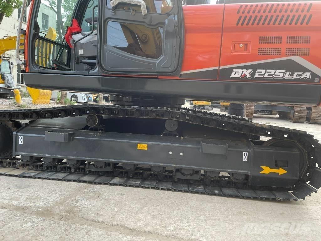 Doosan DX 225 Midi rýpadlá 7 t - 12 t