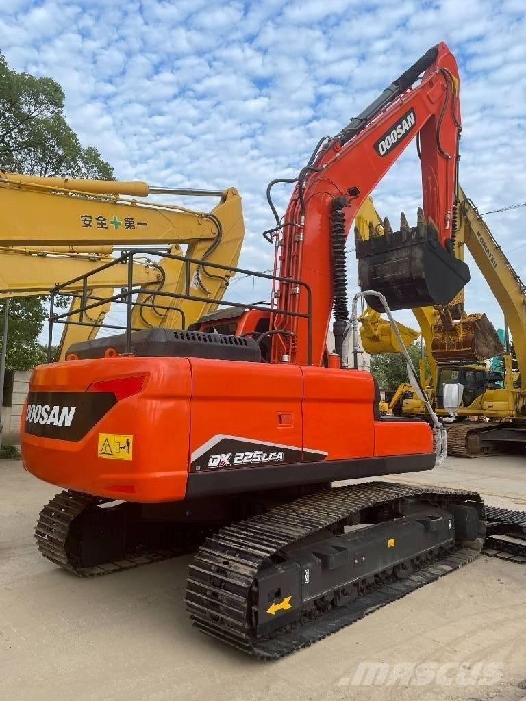 Doosan DX 225 Midi rýpadlá 7 t - 12 t