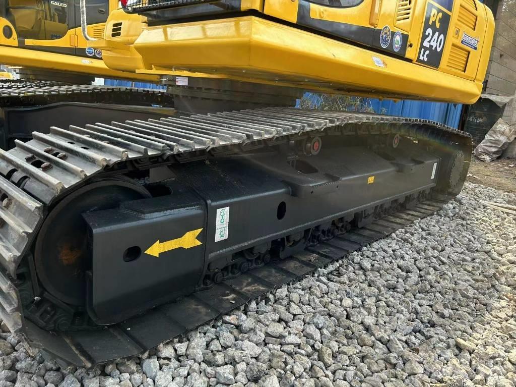 Komatsu 240-8 Pásové rýpadlá