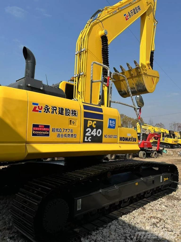Komatsu 240-8 Pásové rýpadlá