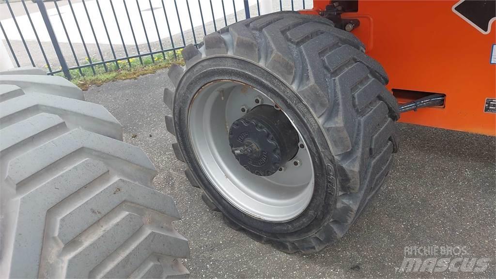 JLG 680SGW+ Teleskopické plošiny