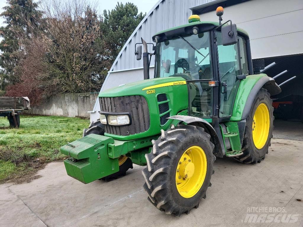 John Deere 6230 STD Traktory