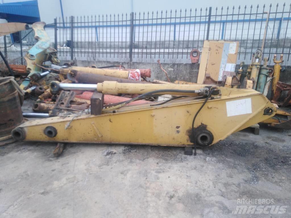 CAT M 318 Podvozky a zavesenie kolies