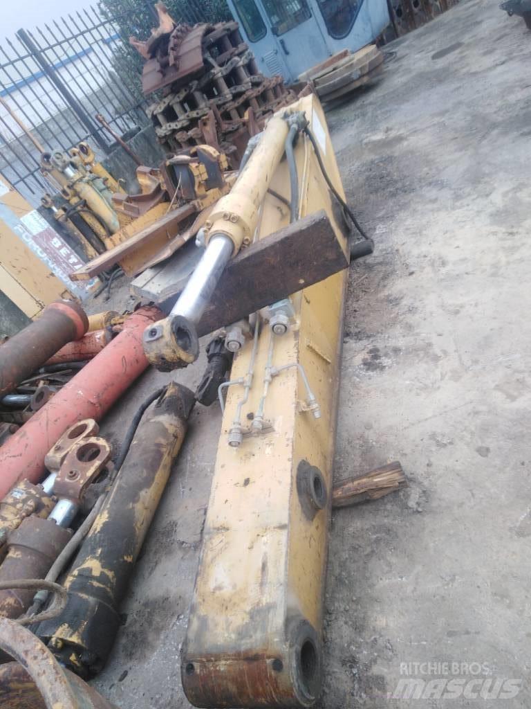 CAT M 318 Podvozky a zavesenie kolies
